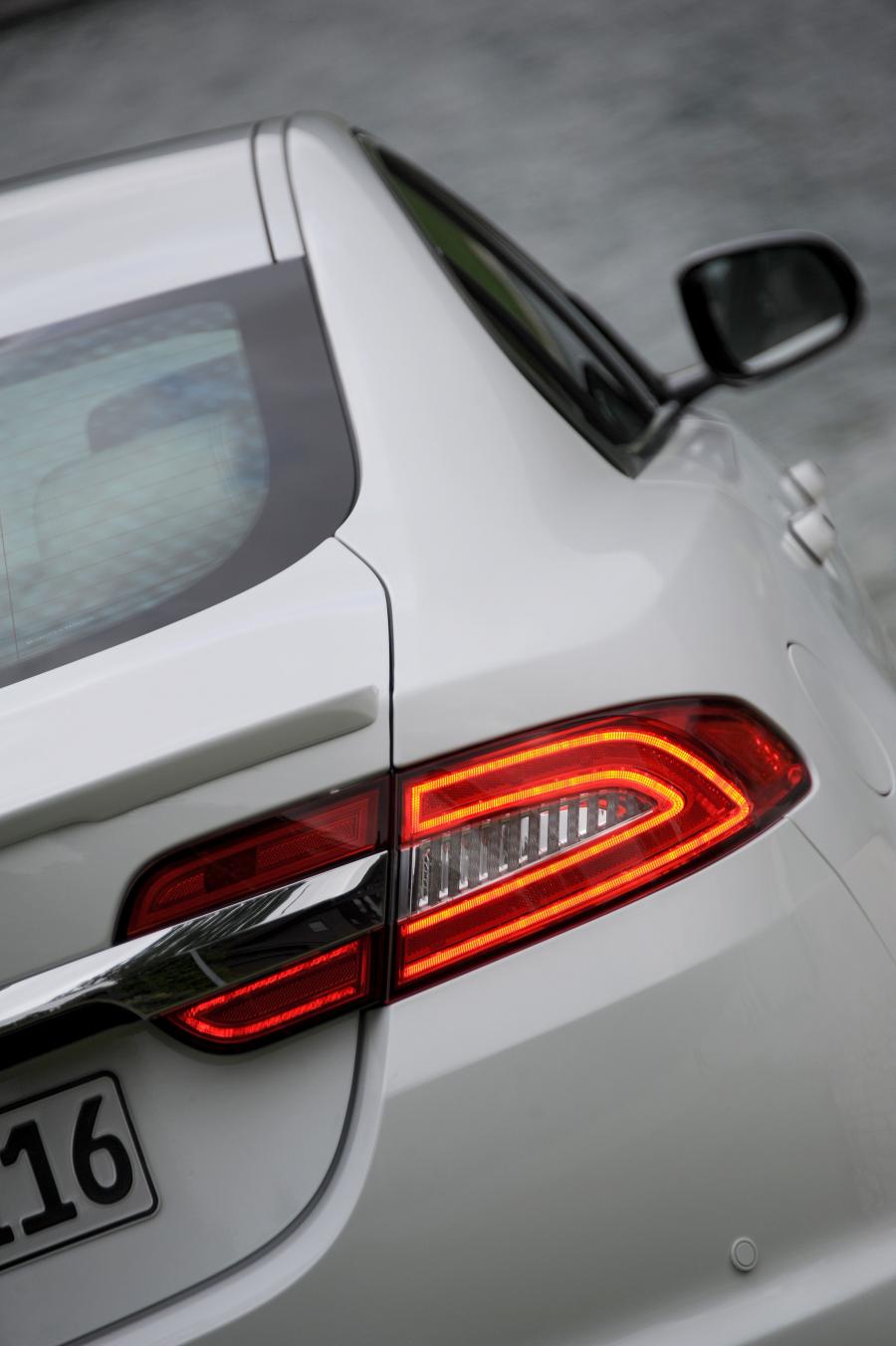  Jaguar XF 2011 года  (фото 26 из 79)